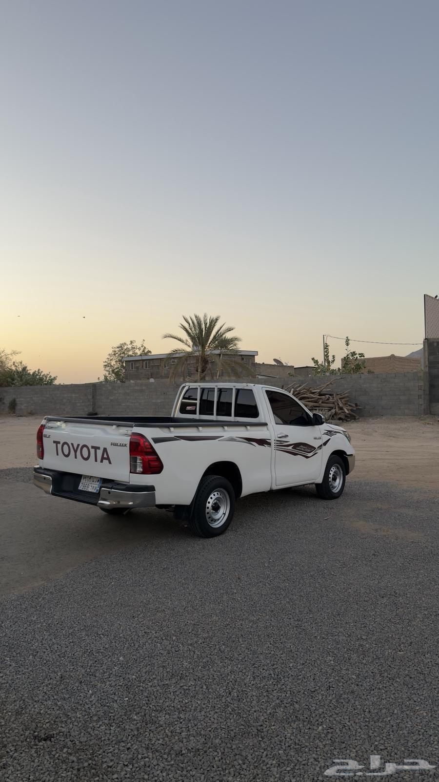 HiLux 202064373403325187111