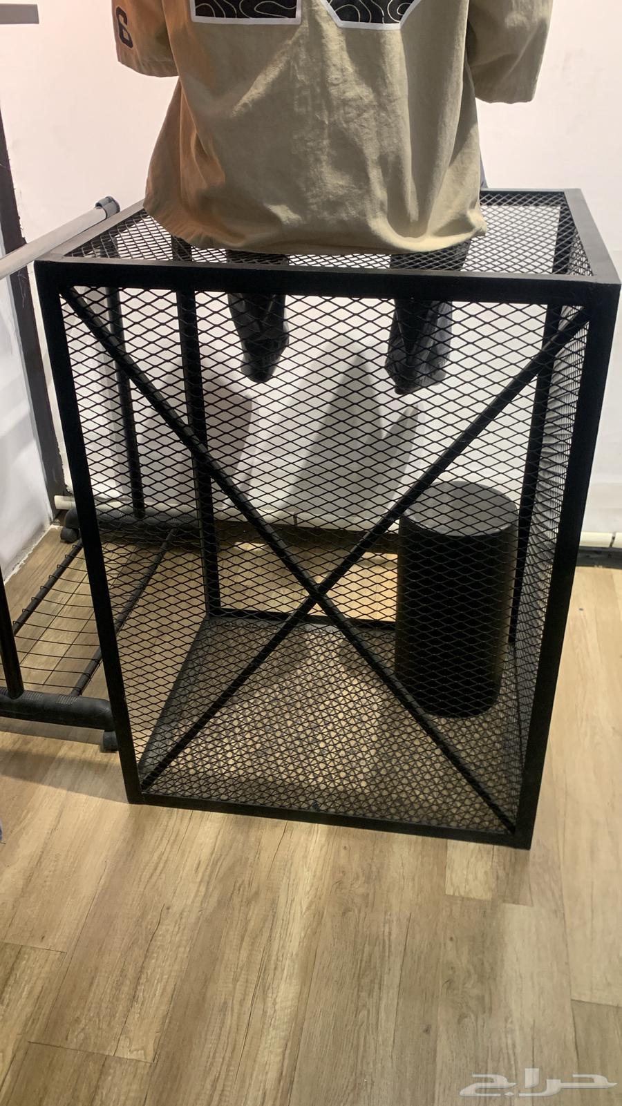 Tables, mannequins, chairs, and store decoration with its accessories64160802566530112