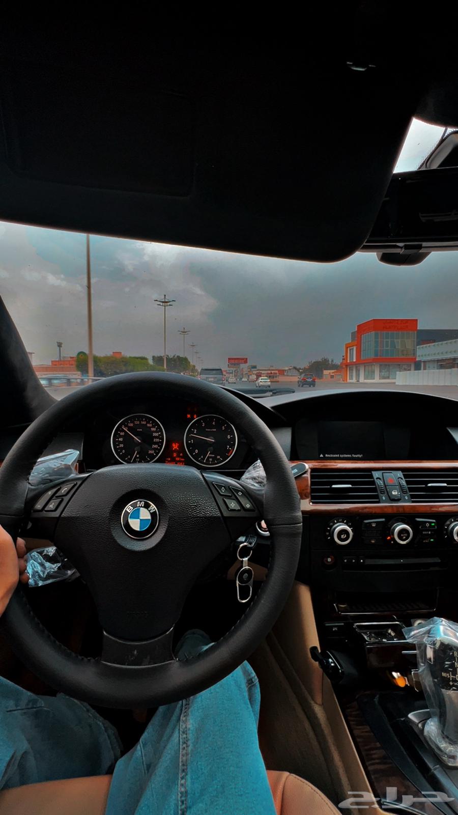 للبيع BMW 2008 الفئه الخمسه i52364373282621058114