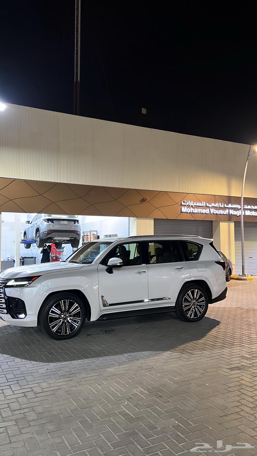 Lexus 2464383801920129113