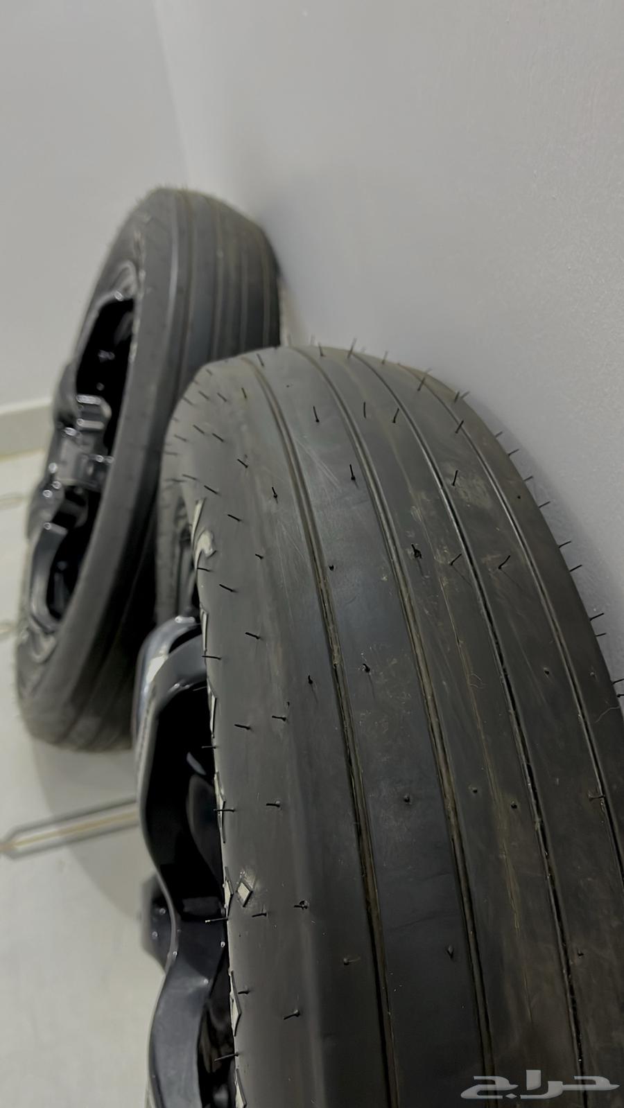 كفرات هوزير سكيني ( Hoosier drag front tire )64367813903490113