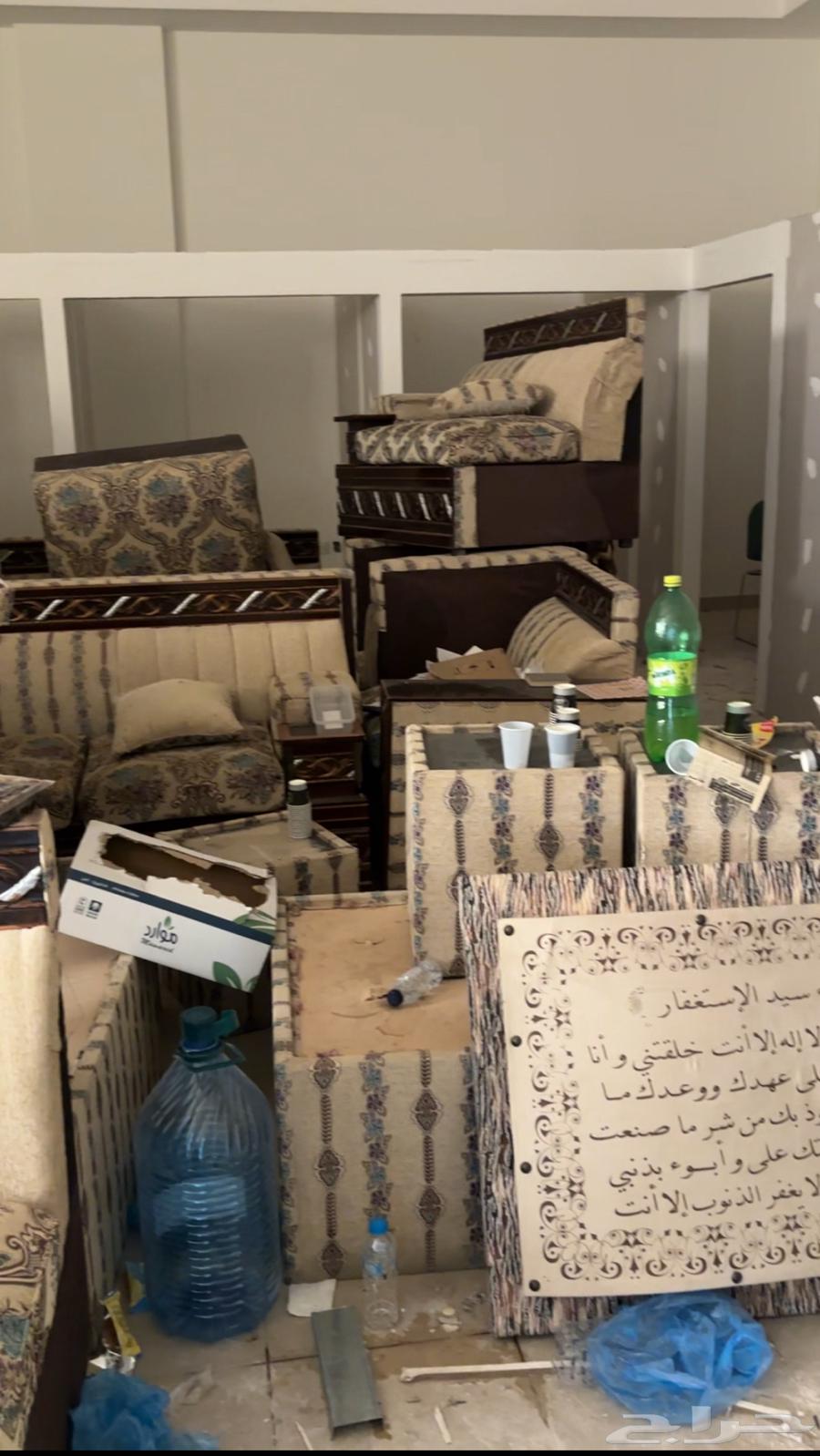 كنب للبيع نضيف على السوم64157446667650111