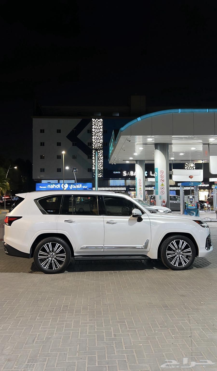 Lexus 2464383801920129114