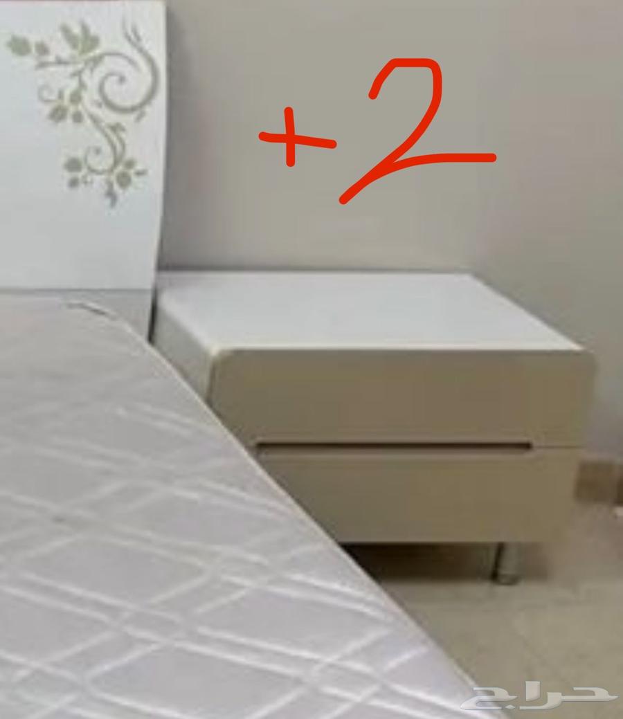 مكتبه كبيره مع سرير و2 كوميدينه ومرايه للبيع64169263276673113