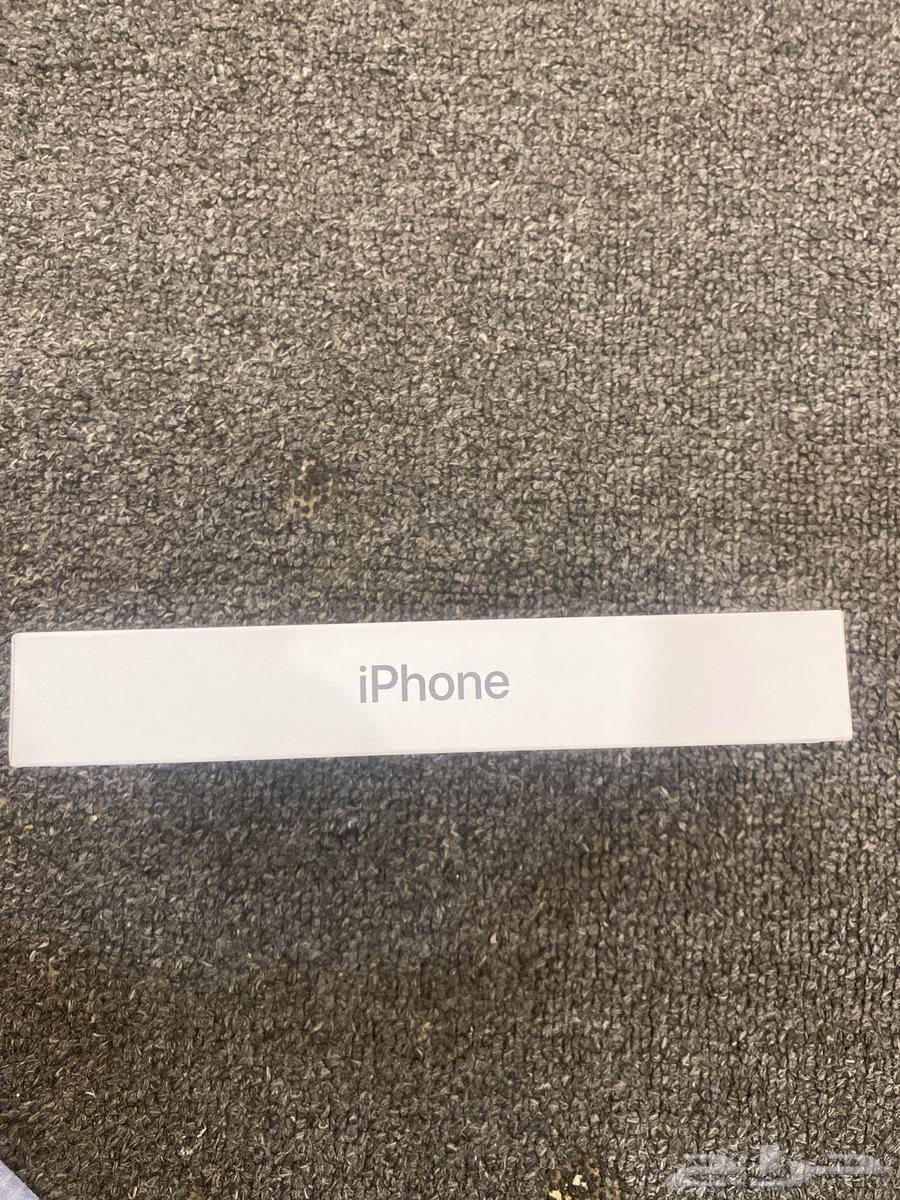 New iPhone in box, never taken out of the box, iPhone 16 E, color black64159364430081112