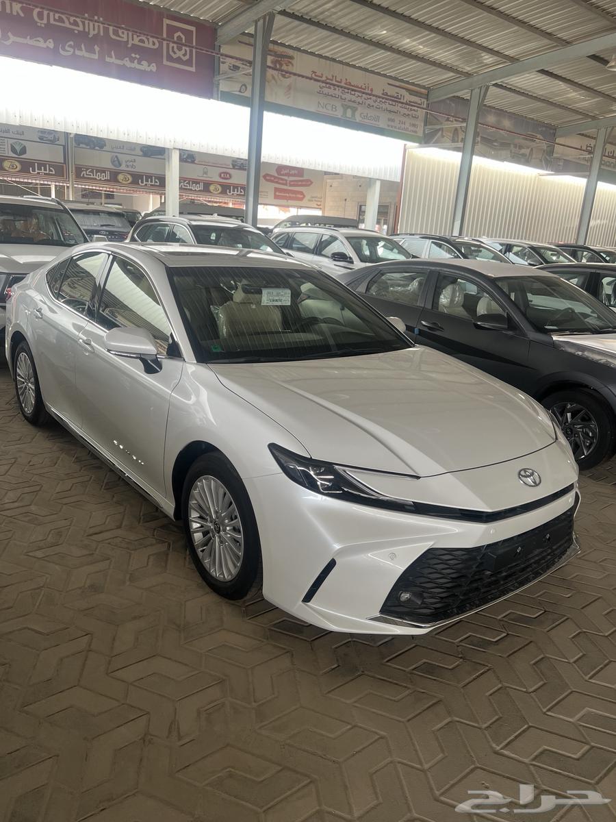 تويوتا كامري LE بنزين الساير ( تشغيل عن بعد ) 202564375976515841111