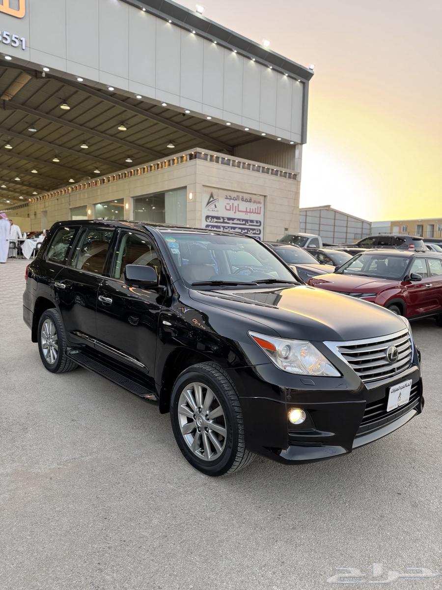 للبيع لكزس 2011 LX570 - مخزن عداد 153 الف فقط64382637822594111