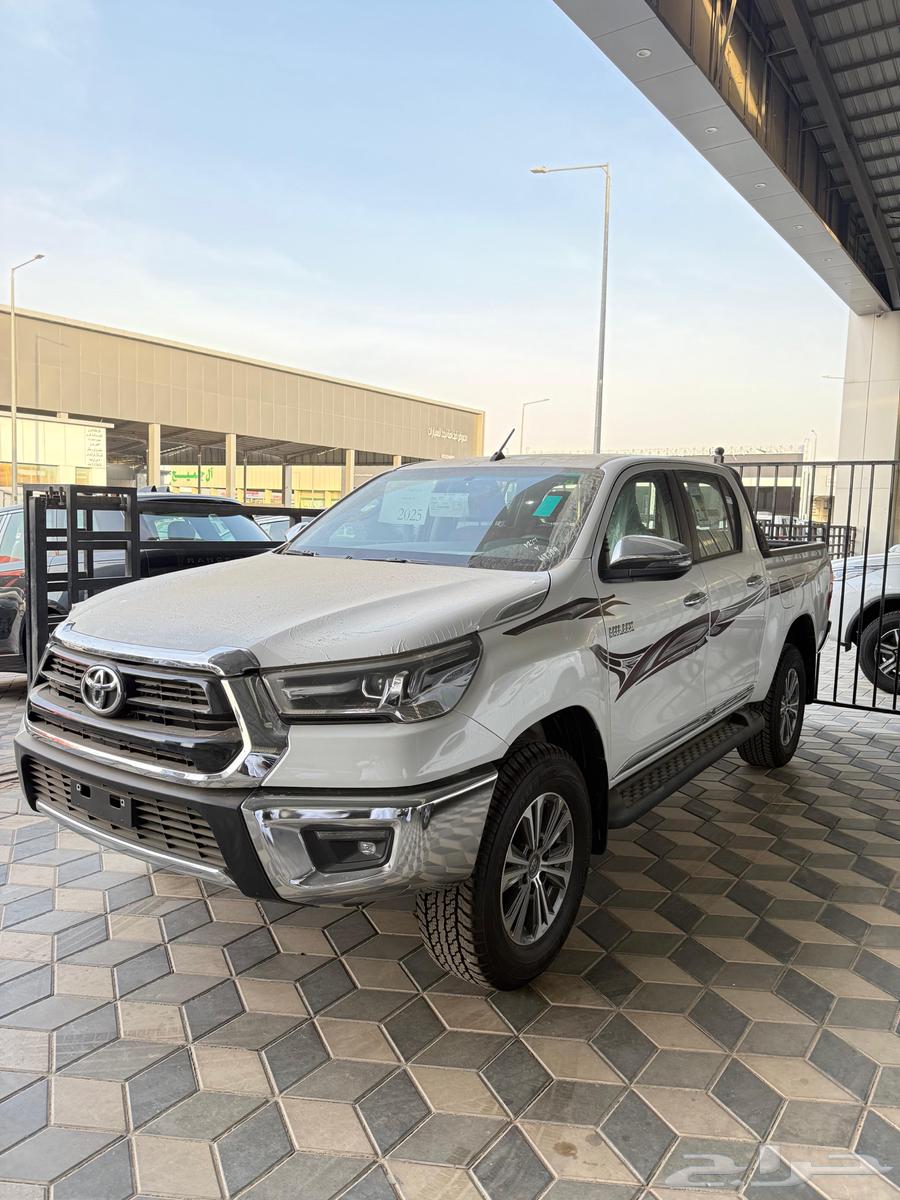 هايلوكس مديل 2025 فل كامل بنزين قير عادي سعودي64380846972930110