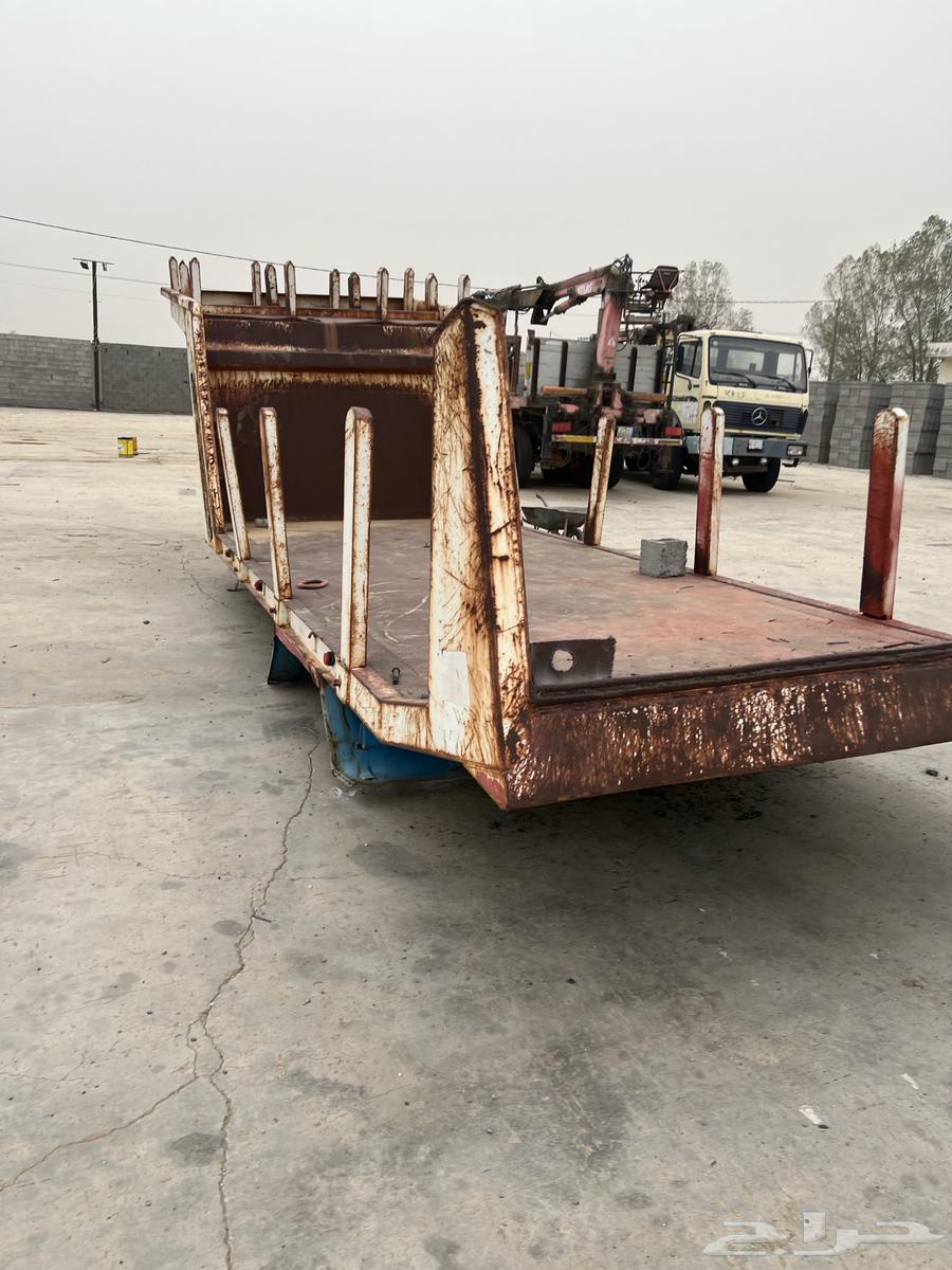 Flatbed for transporting iron, complete with base, piston, and tank64384591030146111