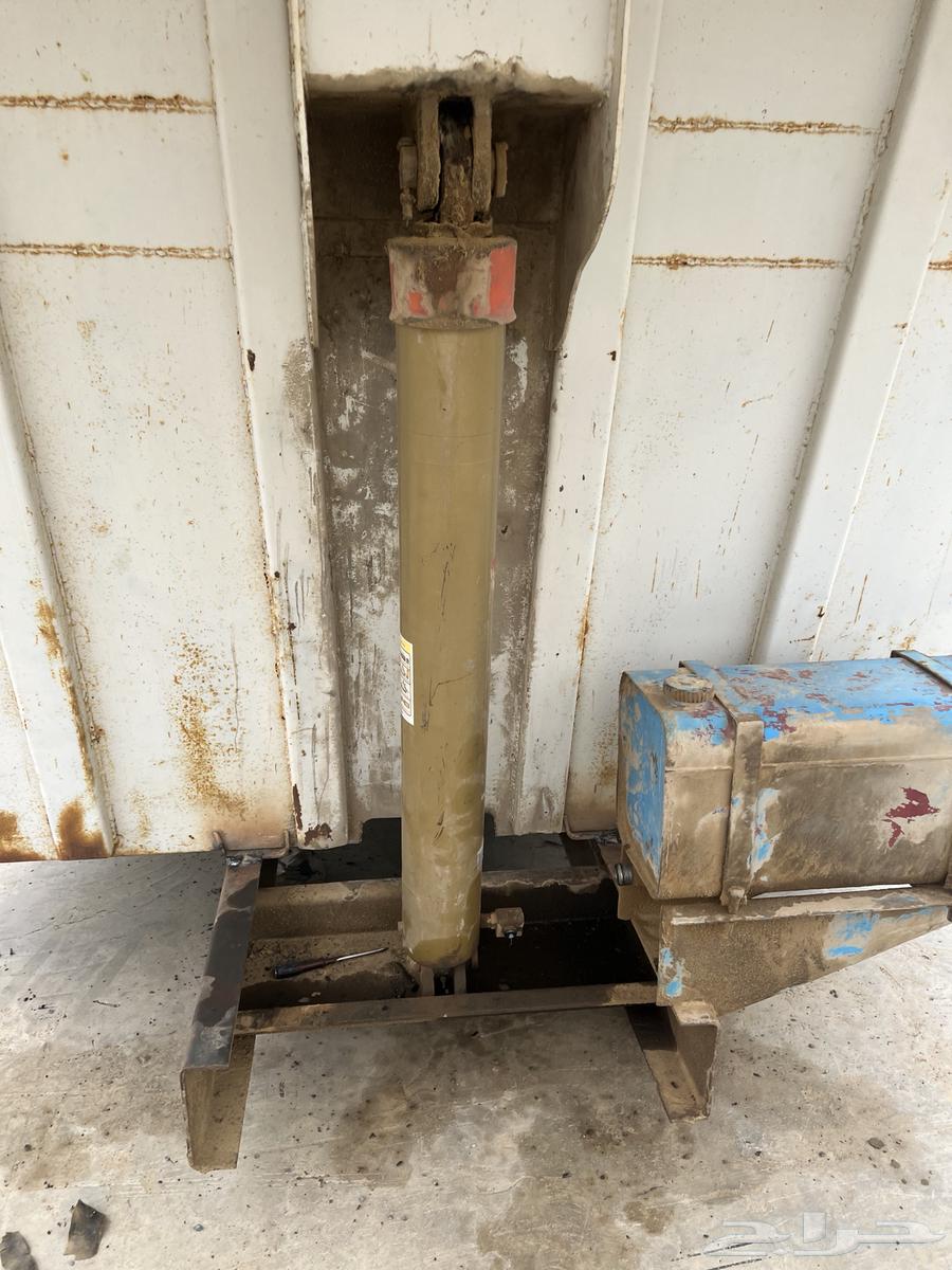 Flatbed for transporting iron, complete with base, piston, and tank64384591030146112