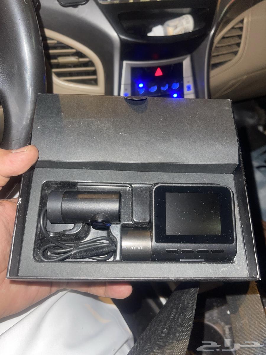 New dash cam, never used, screen used only twice with 16GB memory64167136717826111