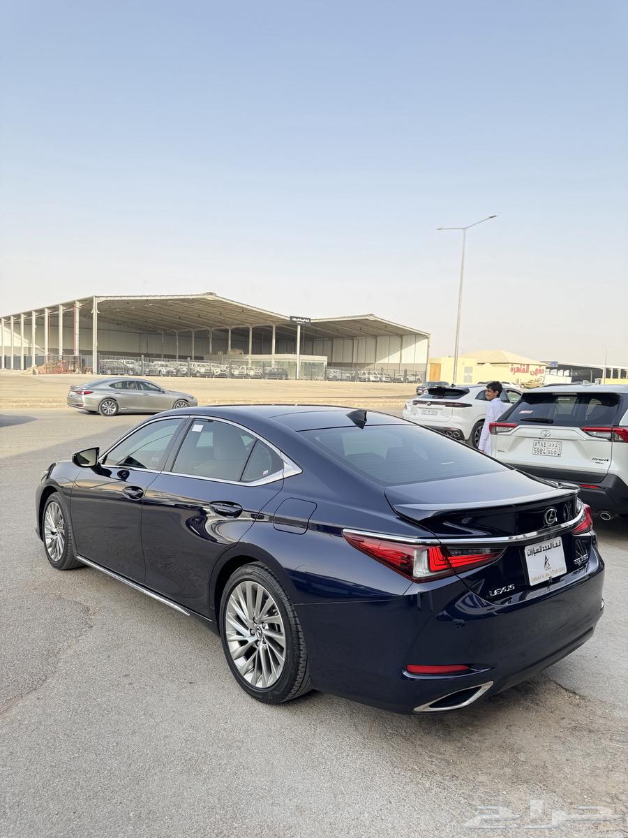 للبيع لكزس 2019 - ES350- سي سي بحالة الوكاله64383150177410114