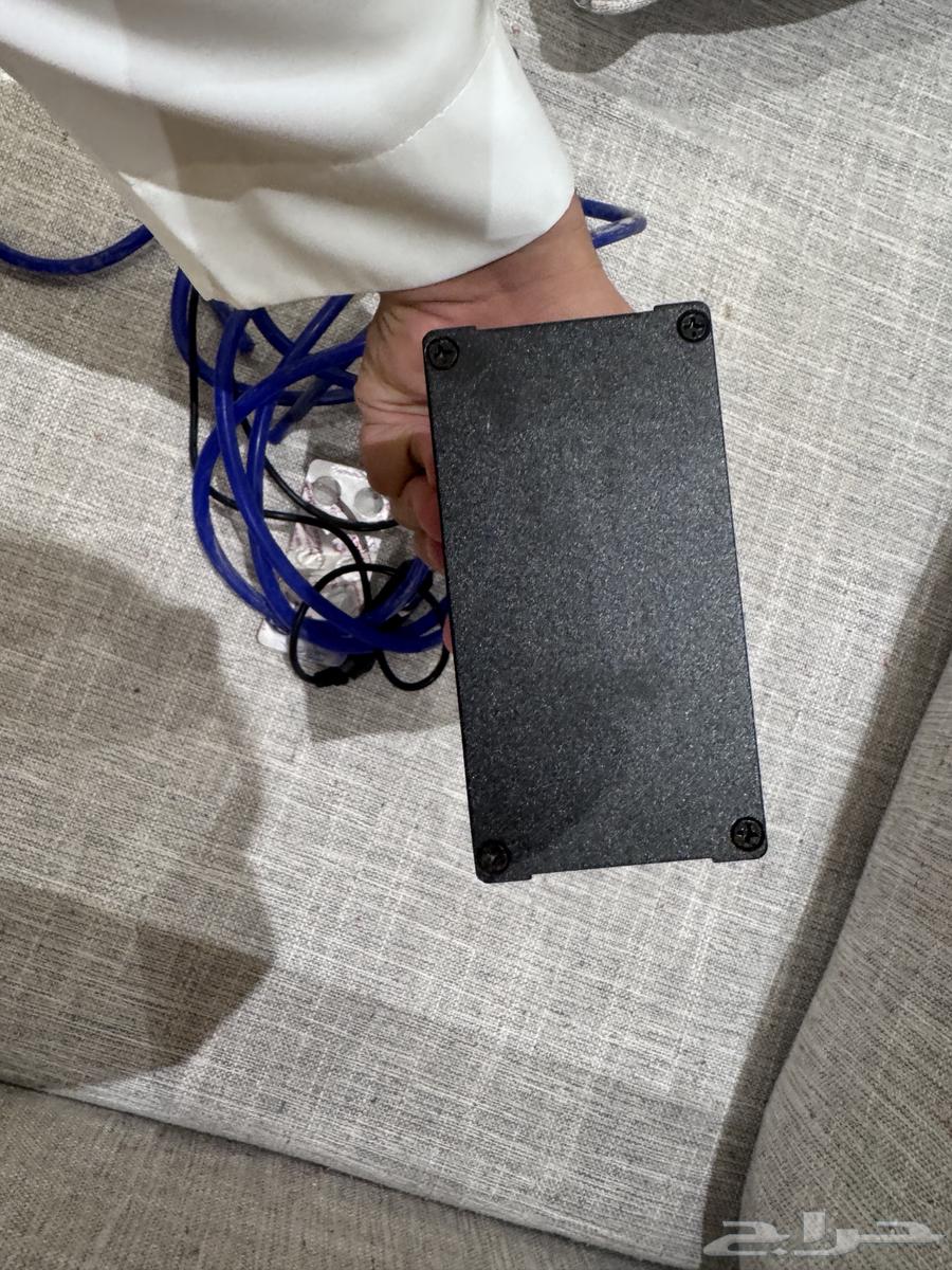 دبه الكترونيه مع جهازها64378527682689114