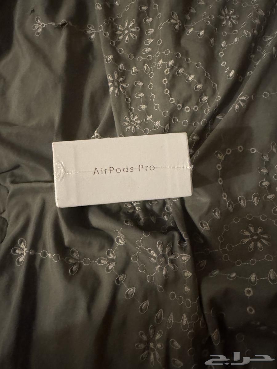 Apple earbuds not original. But their condition is good, almost like original64150478291329112
