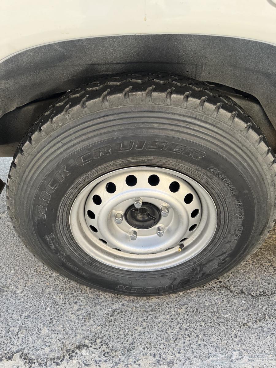 Stone tires used for a month64372900787842114