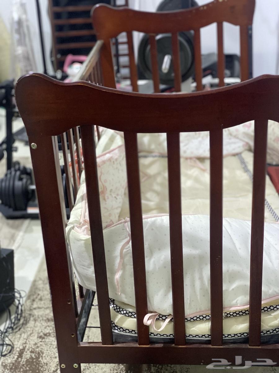 سرير اطفال وترابيزة64148358412674110