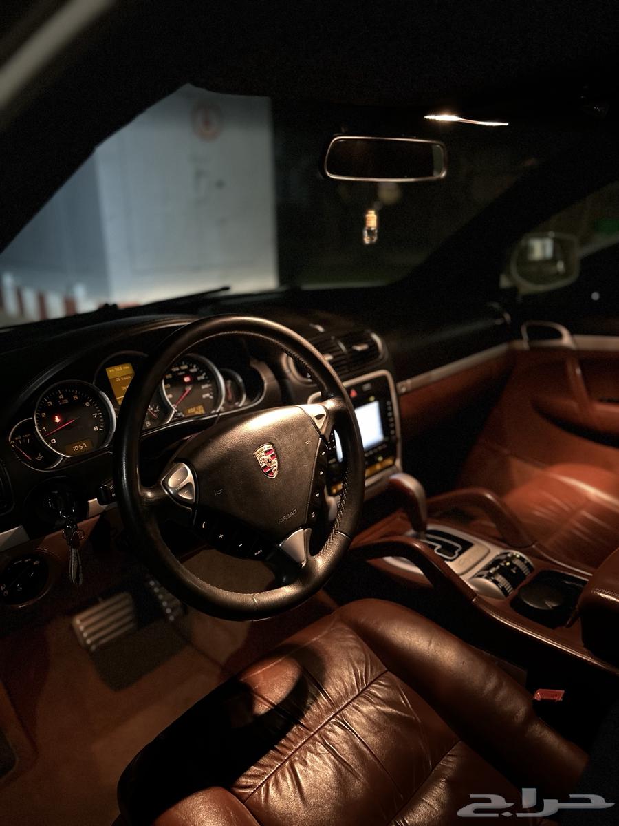 Porsche Cayenne 2009 model with twenty-two thousand and three thousand mileage64385021463042114
