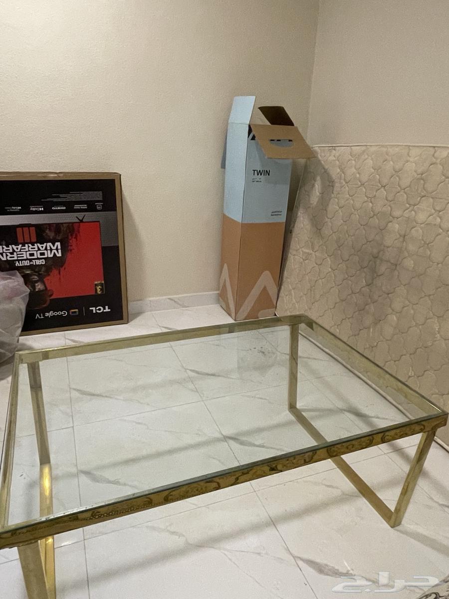 طاولة زجاج بإطار ذهبي64152657003779111
