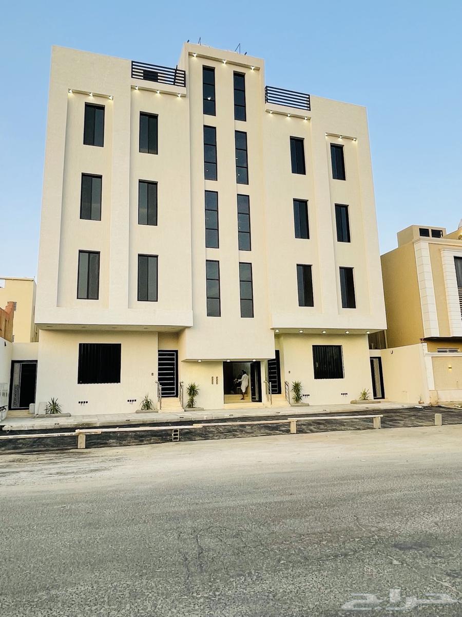 Upper-floor apartments for sale with rooftop in Al Mahallah63613325973762111