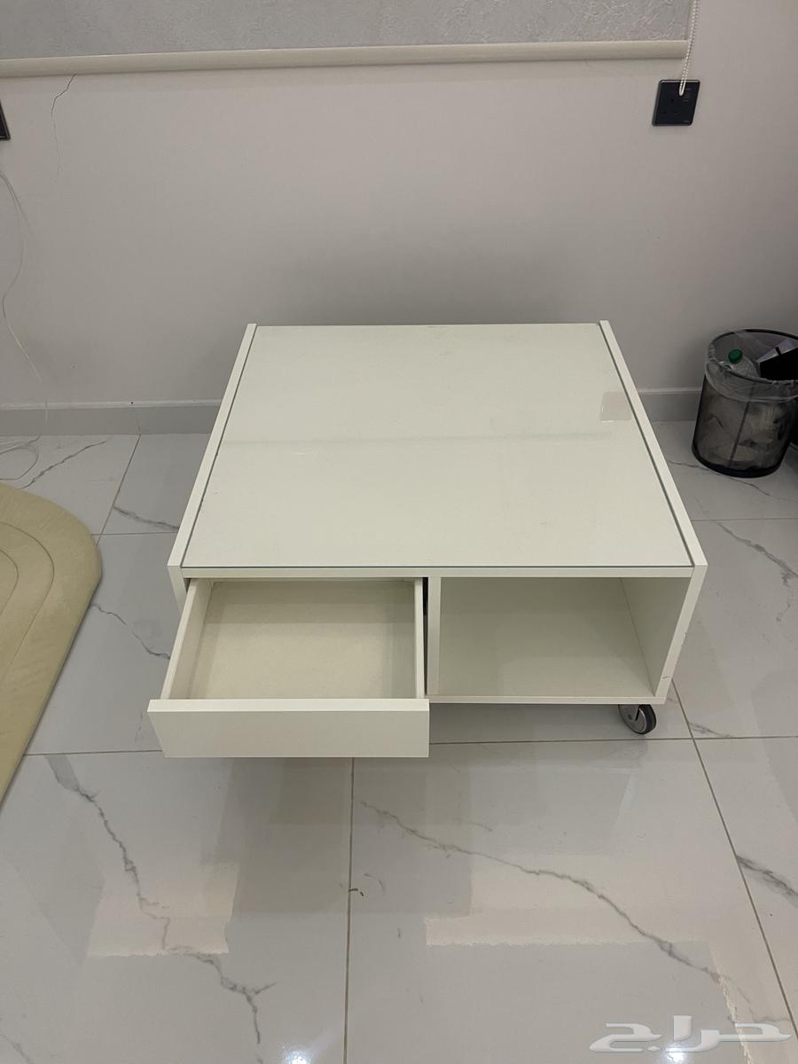طاولة بكفرات مستعمله نظيفه من ايكيا64163382438147112