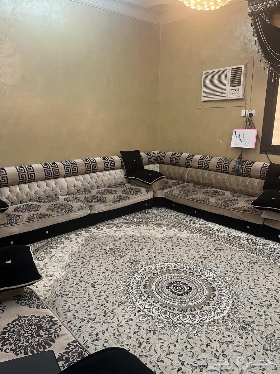 Sofa for a 4x5 room with some defects that have been photographed.64161963693058110