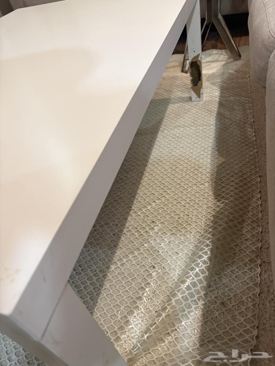Used IKEA table, almost clean64146604343427110