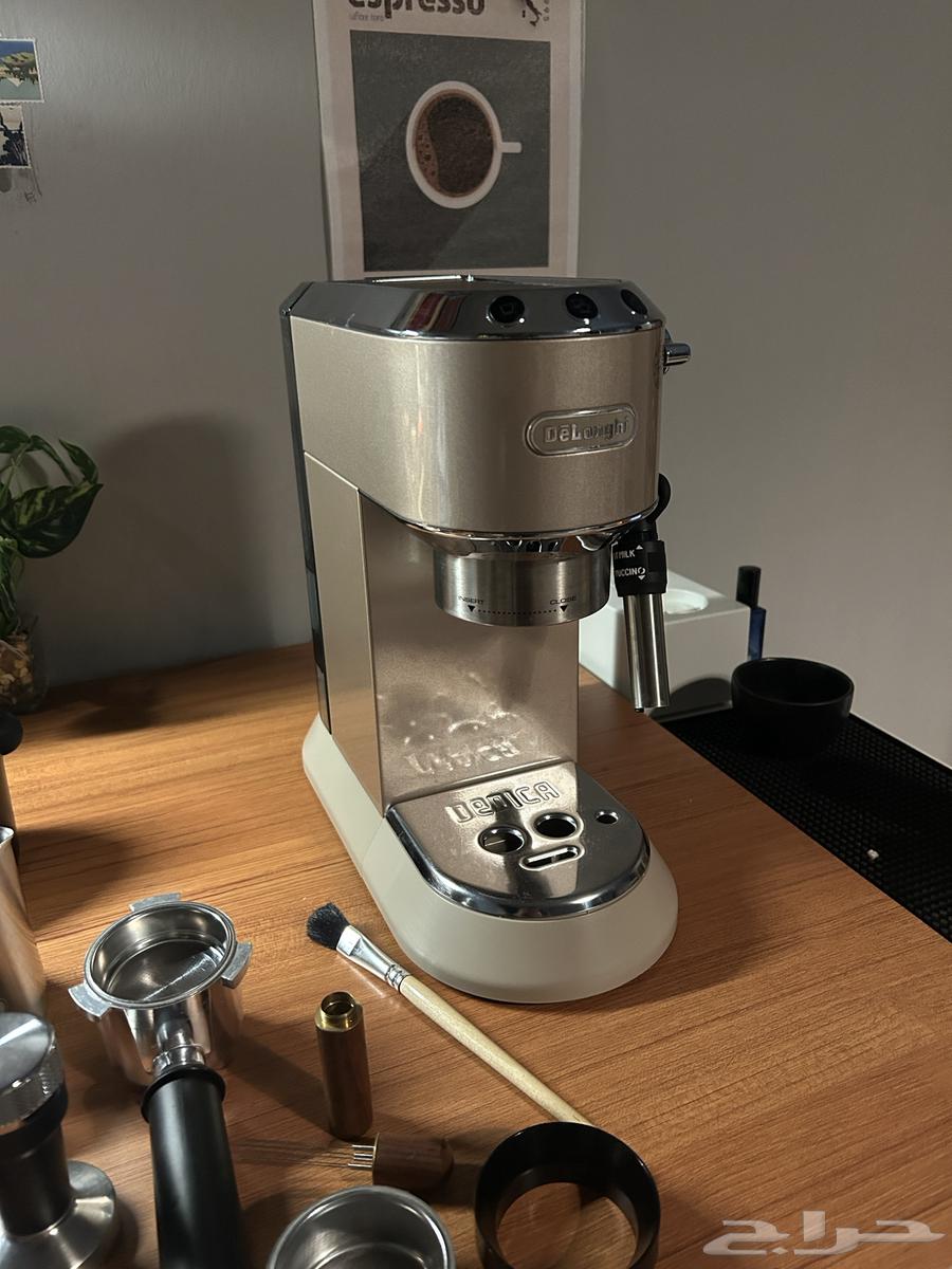 الة قهوة ديلونجي ديديكا مستعملة شبه جديدة للبيع DeLonghi64147920003073110