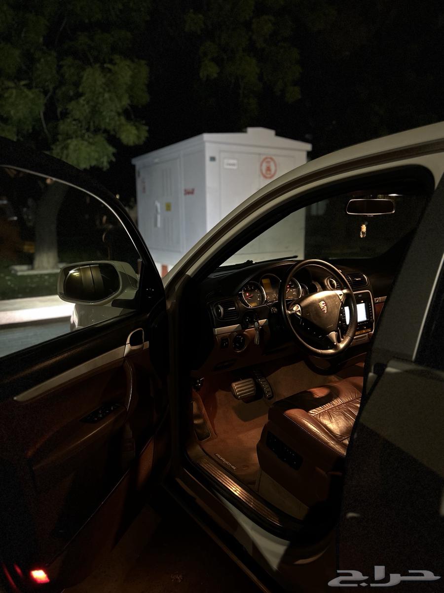 Porsche Cayenne 2009 model with twenty-two thousand and three thousand mileage64385021463042113