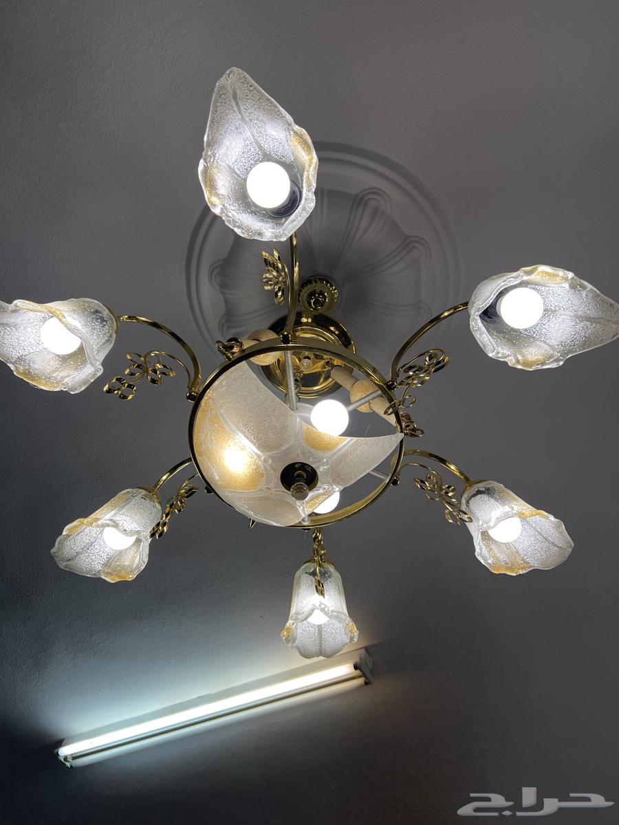 Chandeliers with three bulbs, all in good condition except one is working64146084373379111