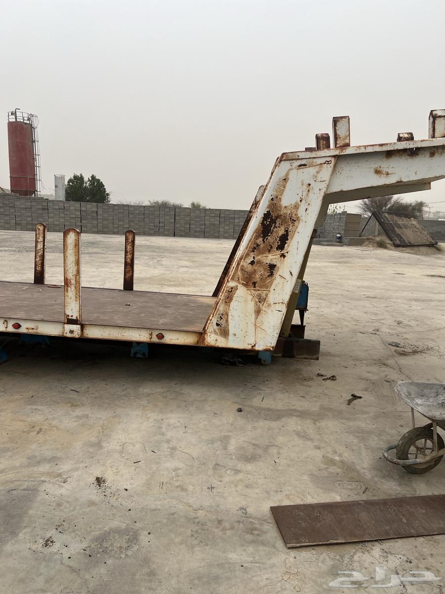 Flatbed for transporting iron, complete with base, piston, and tank64384591030146114