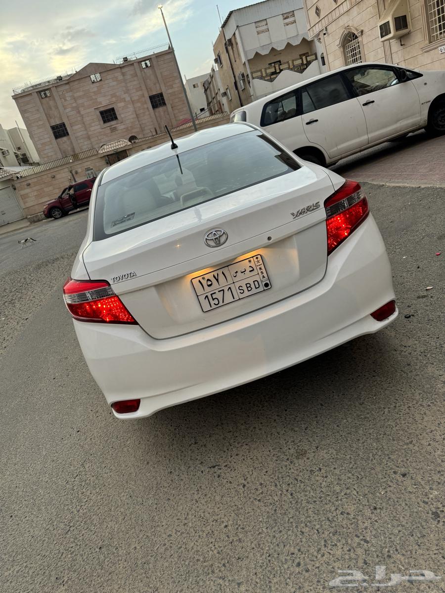 Yaris 2017 Standard Body Color with Replaced Hood and Racks64379341244931112