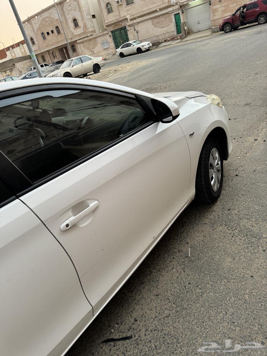 Yaris 2017 Standard Body Color with Replaced Hood and Racks64379341244931114