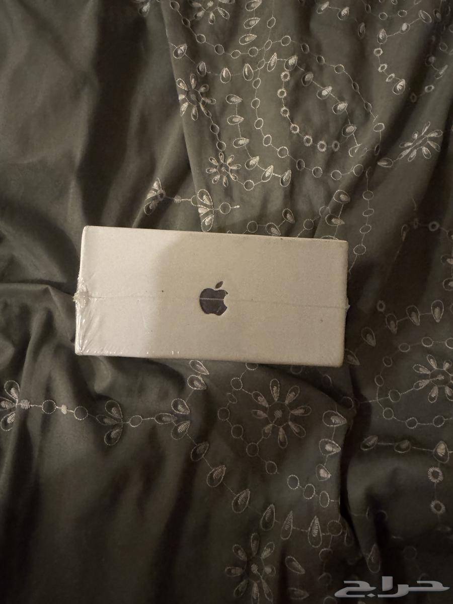 Apple earbuds not original. But their condition is good, almost like original64150478291329114