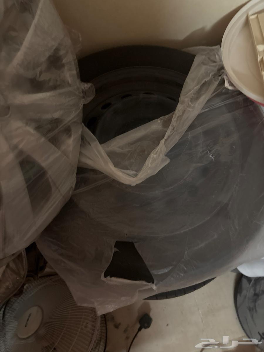 كفرات مع جنط مقاس 15 كورولا نظيفه64378252014593110
