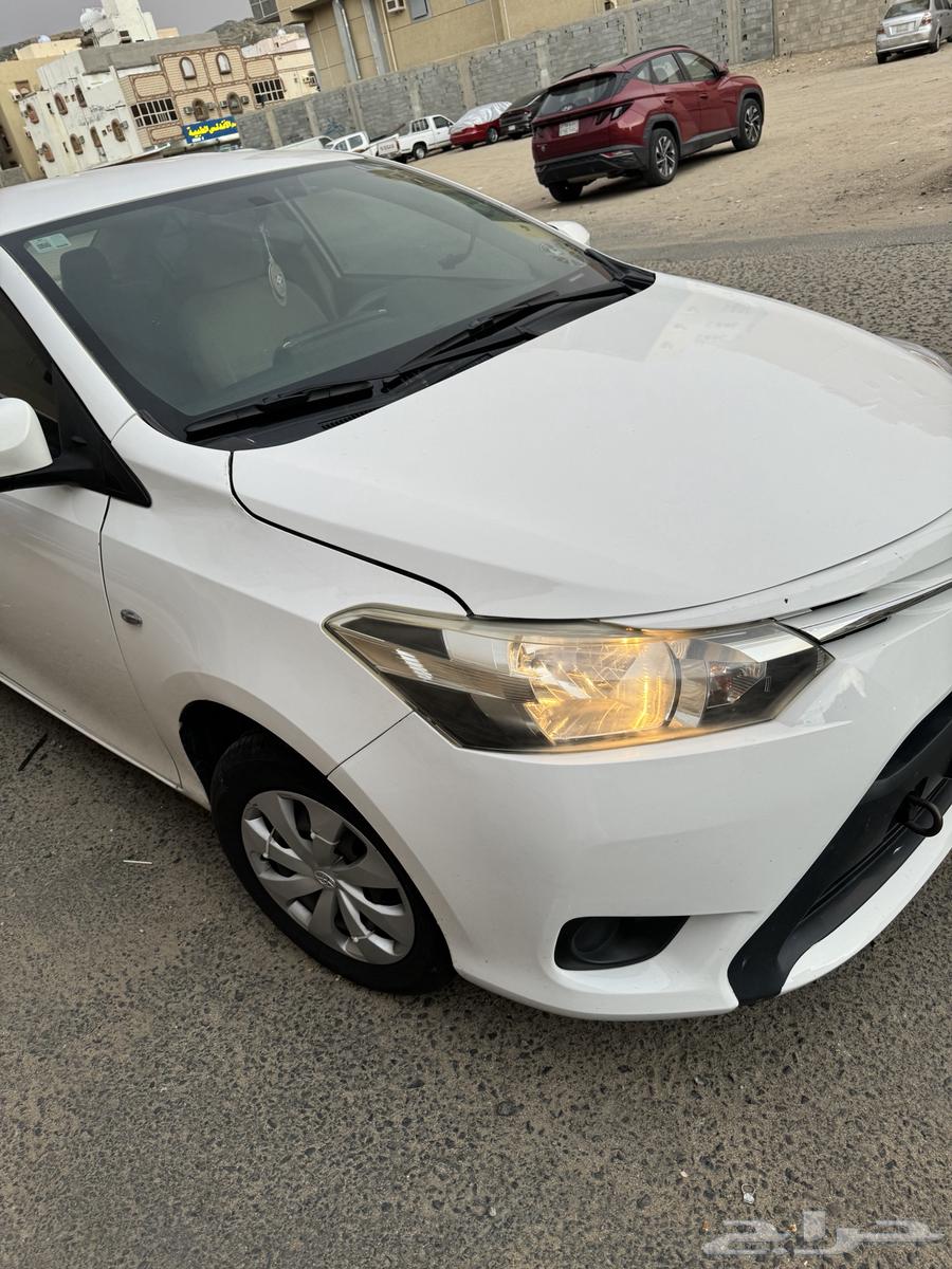 Yaris 2017 Standard Body Color with Replaced Hood and Racks64379341244931111