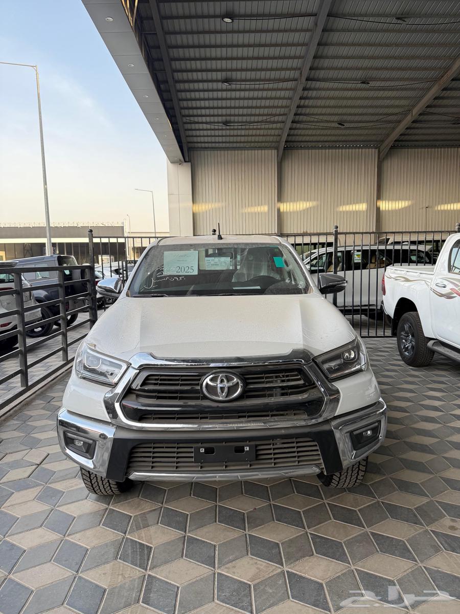 هايلوكس مديل 2025 فل كامل بنزين قير عادي سعودي64380846972930112