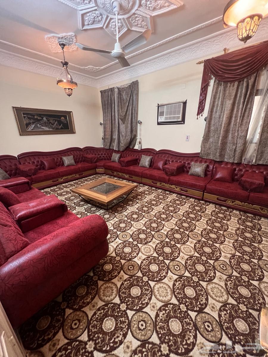 كنب جلد فاخر للبيع بحالة شبه جديدة64163382650754110