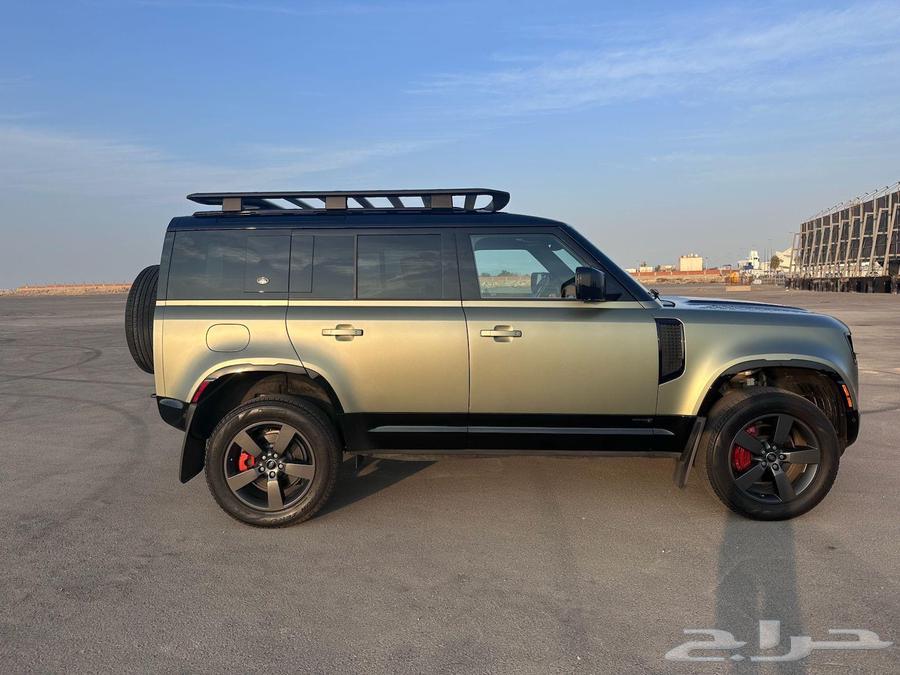 2023 Defender X Edition, top trim with 6 cylinders64377330384003111