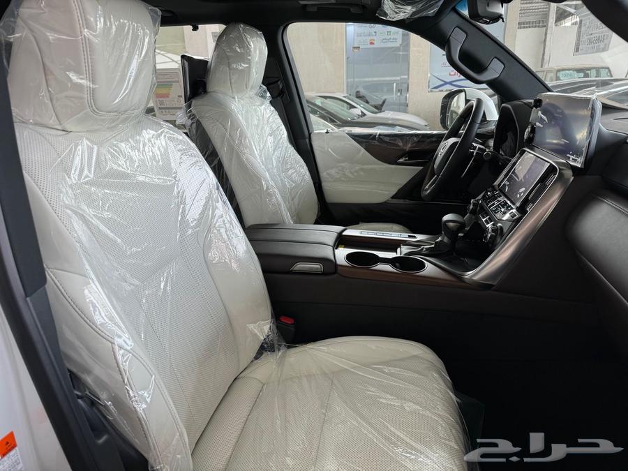 Jeep for Luxus (2025) BB Gulf White Inside F and Ait Customs Card64379311595906111