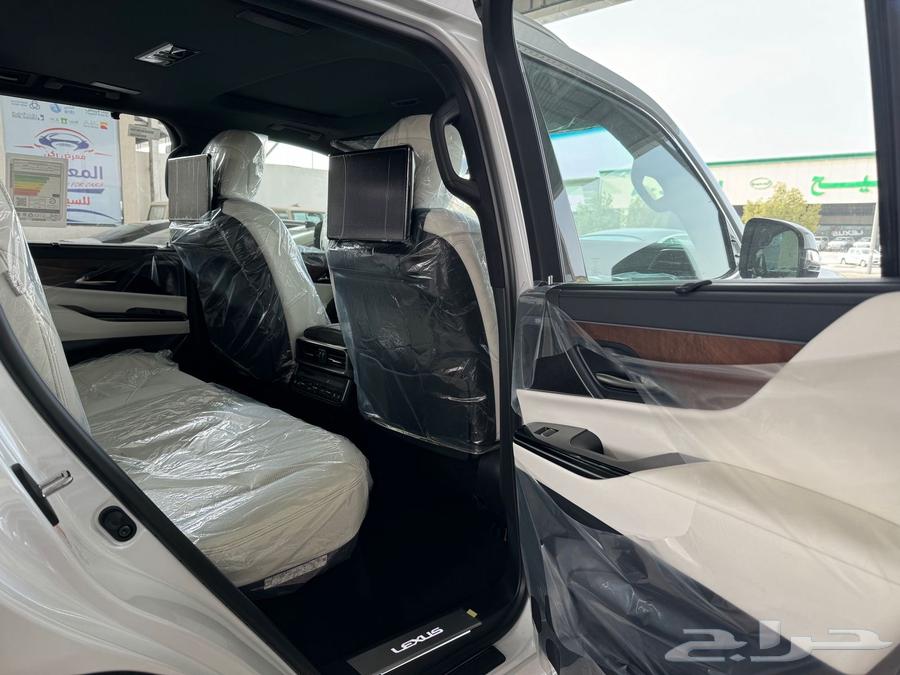 Jeep for Luxus (2025) BB Gulf White Inside F and Ait Customs Card64379311595906112