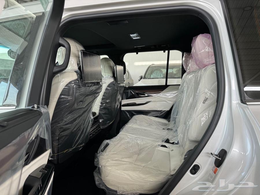 Jeep for Luxus (2025) BB Gulf White Inside F and Ait Customs Card64379311595906110