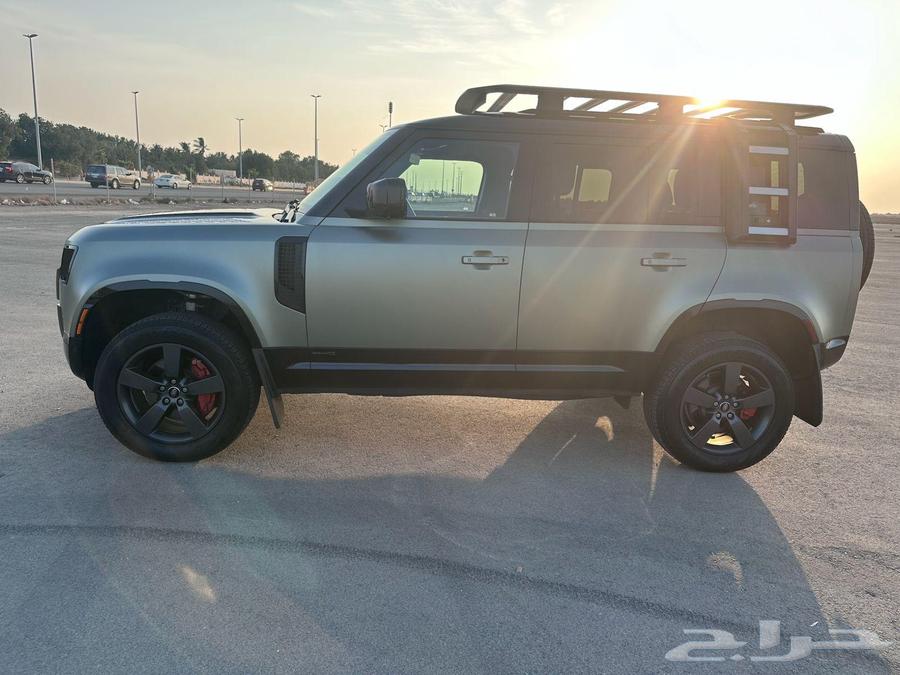 2023 Defender X Edition, top trim with 6 cylinders64377330384003112