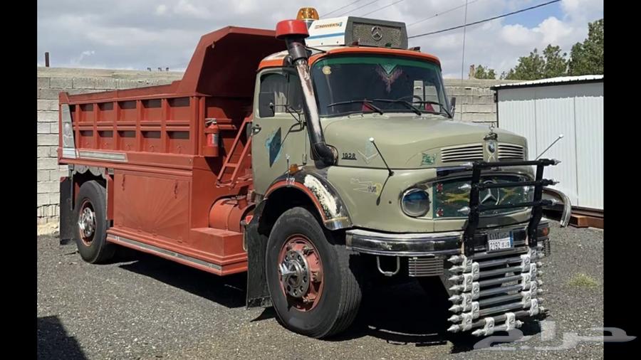 Dump truck for transporting gravel and concrete in Taif64374524678529110