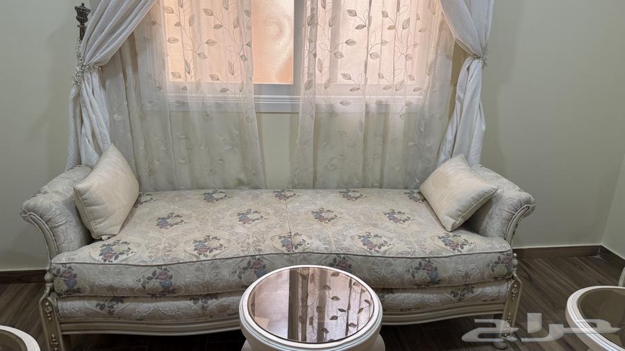 Clean majlis sofa with service and hospitality tables64158465702275112