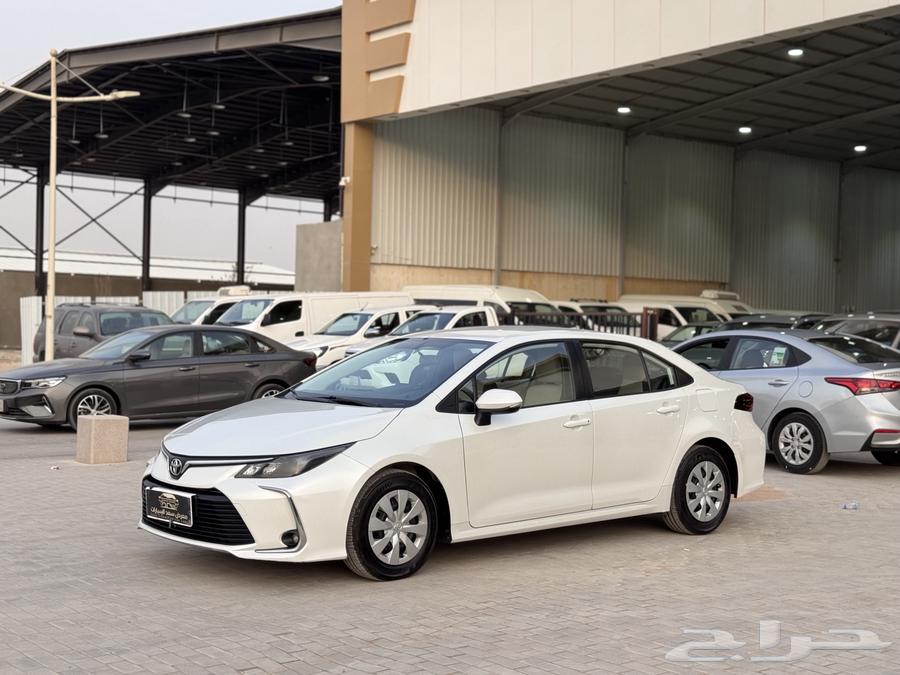 تويوتا كورولا 2023 ابيض 1.564382596894210113