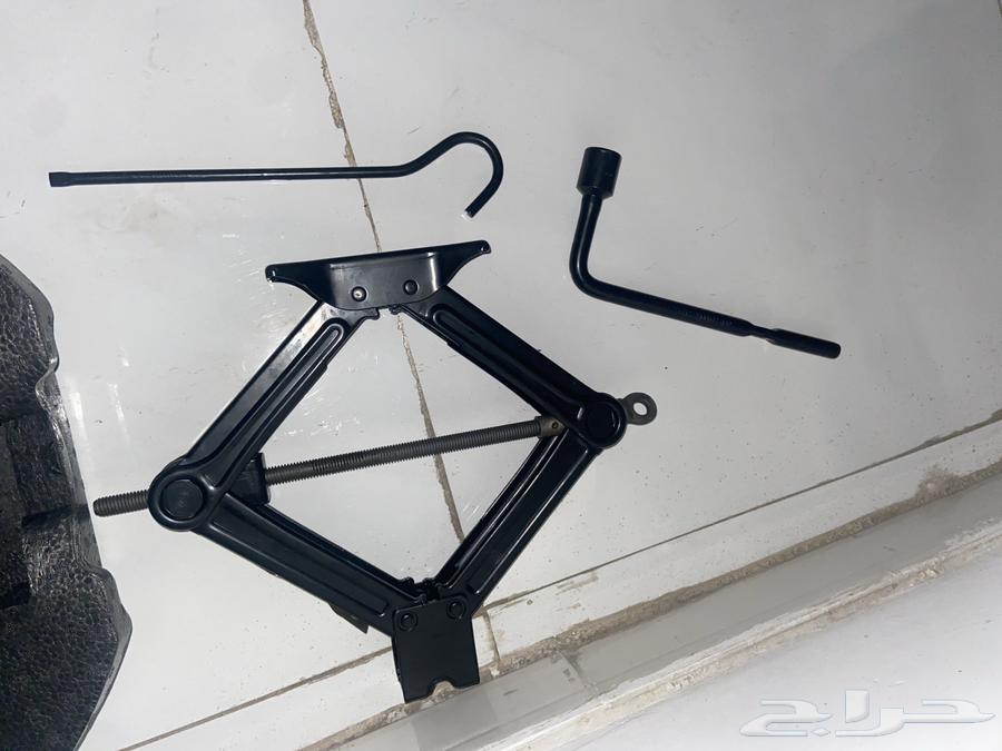 Selling Aspire rims with accessories, clean and in good condition, original Chery items64384245609346111