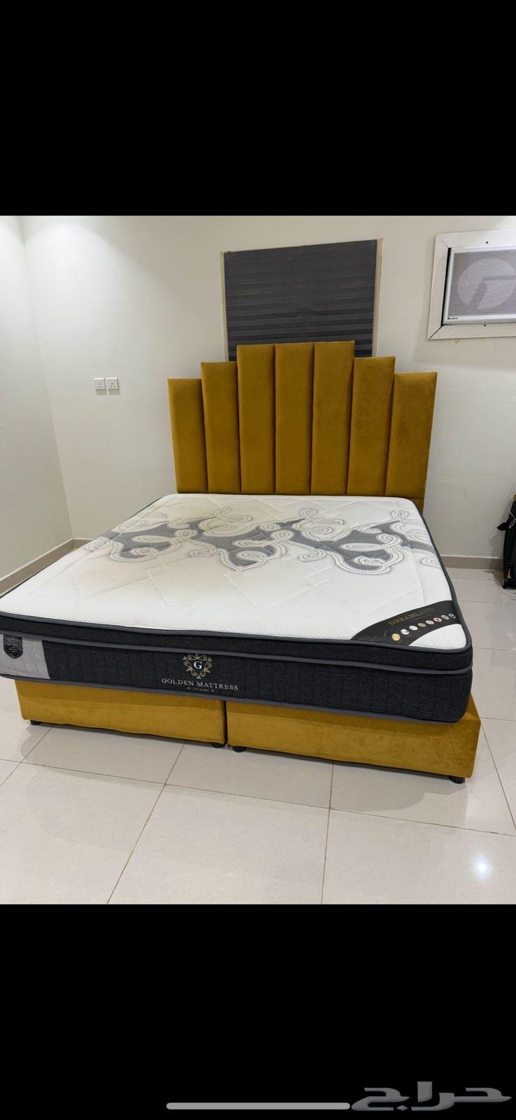 Clean bed with mattress64150693734913110