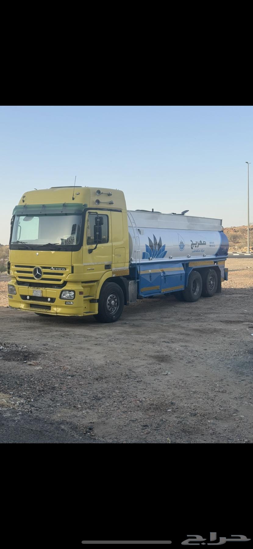 White Maxx Actros 2006 with driver64383275487235111