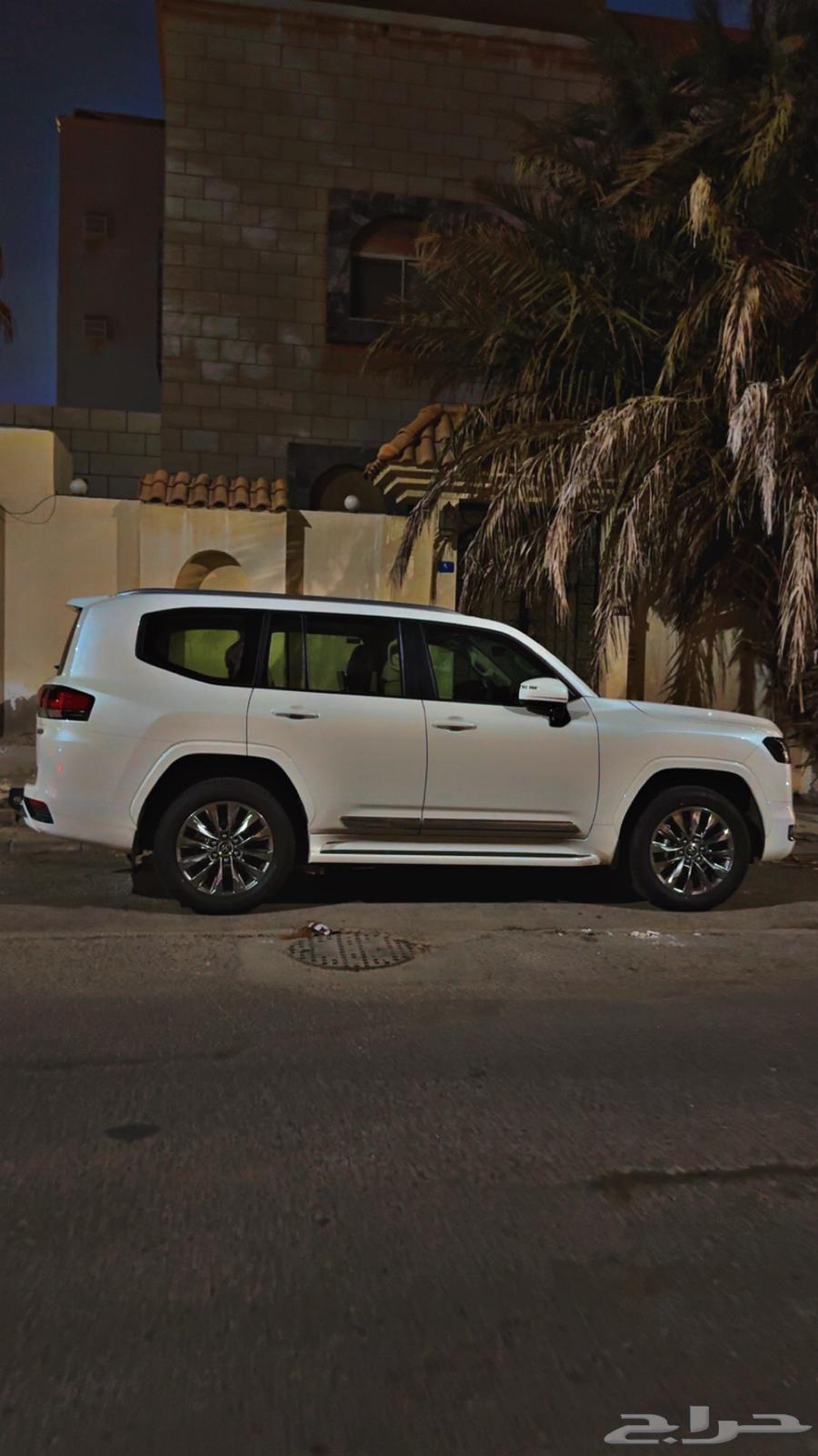 لاندكروزر GXR 2024 L4 ممشى قليل64371818442882112