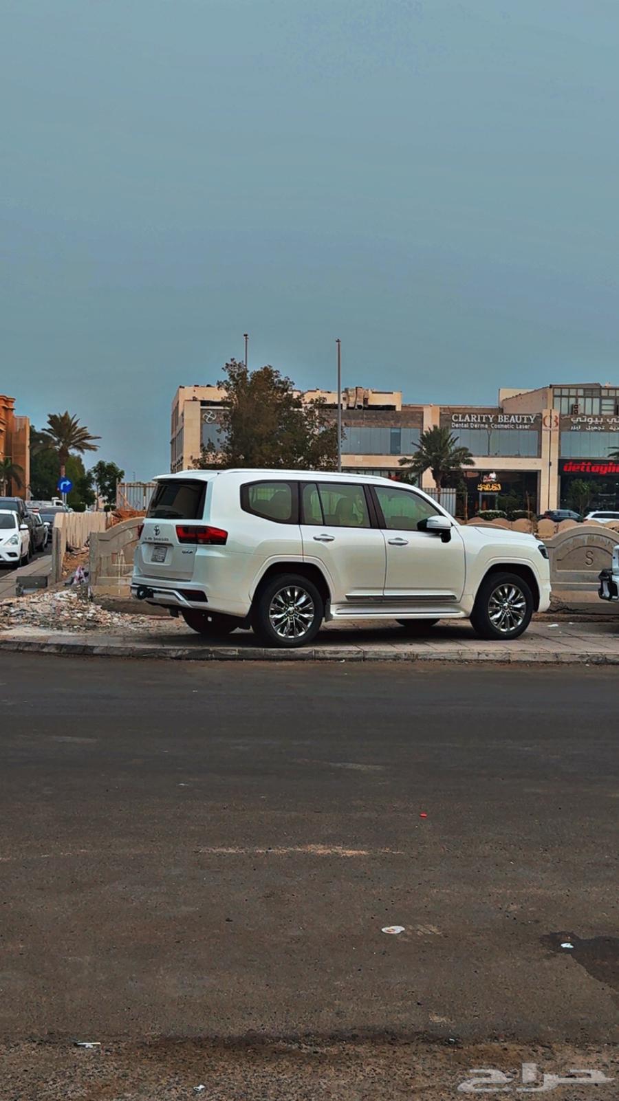 لاندكروزر GXR 2024 L4 ممشى قليل64371818442882114